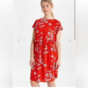B. Young 20805652 Hailey O-Neck Floral Dress Red